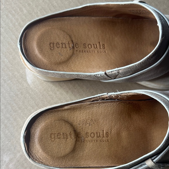 Gentle Souls by Kenneth Cole Henley Solid Slip-On Clogs Size 8.5 - Picture 5 of 8